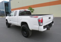 2022 Toyota Tacoma 4WD - Image 9