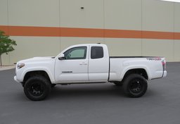 2022 Toyota Tacoma 4WD - Image 11