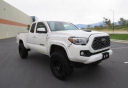 2022 Toyota Tacoma 4WD - Image 2