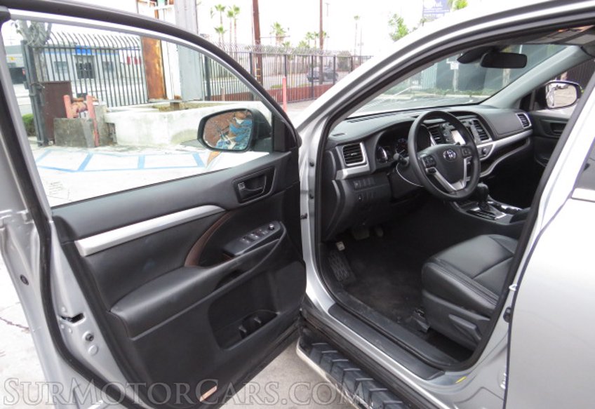 2019 Toyota Highlander - Image 18