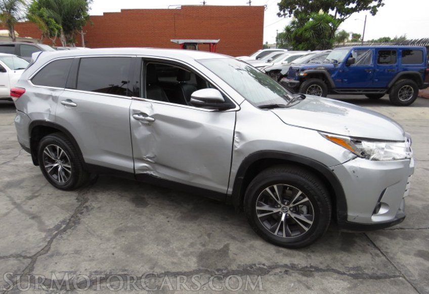 2019 Toyota Highlander - Image 2