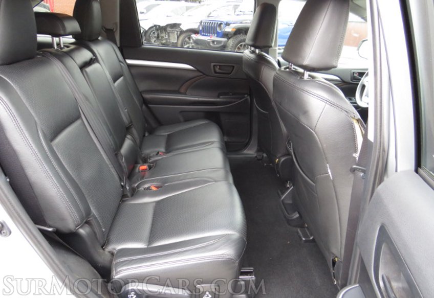 2019 Toyota Highlander - Image 27