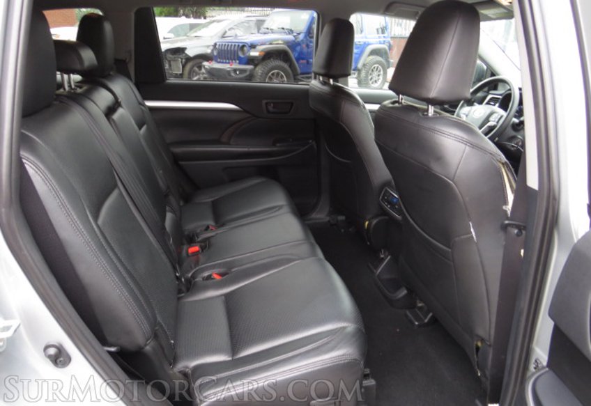 2019 Toyota Highlander - Image 29
