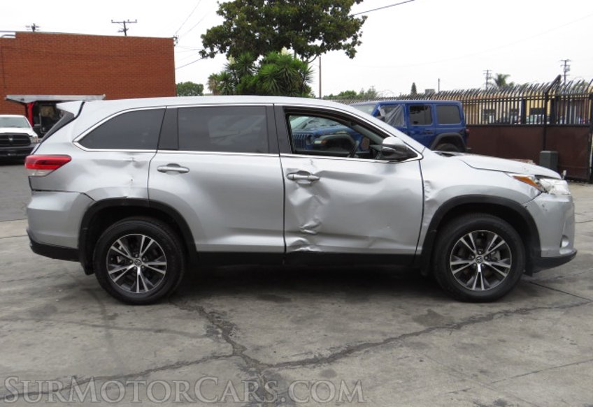 2019 Toyota Highlander - Image 12