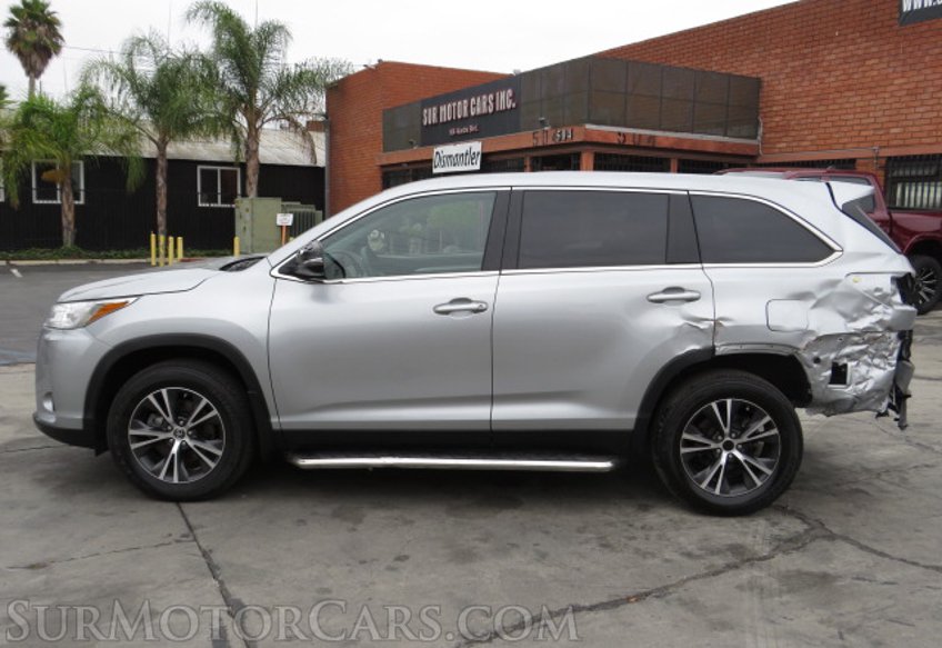 2019 Toyota Highlander - Image 11