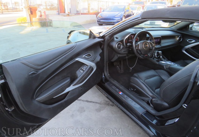 2020 Chevrolet Camaro - Image 19