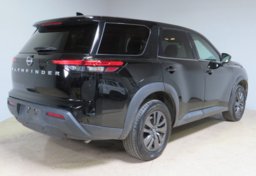 2022 Nissan Pathfinder - Image 7