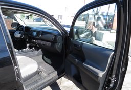 2017 Toyota Tacoma - Image 19