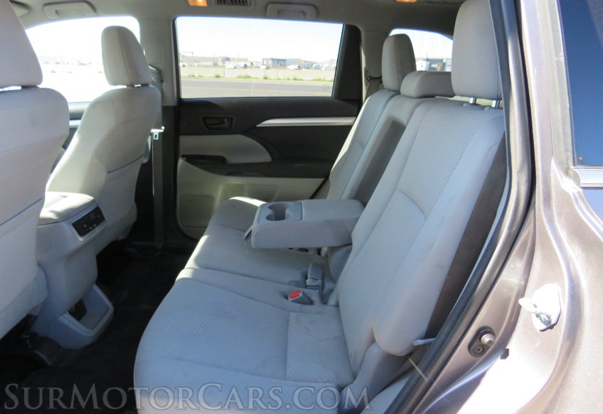 2015 Toyota Highlander - Image 32