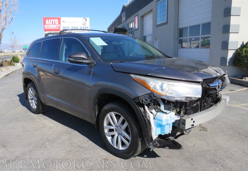 2015 Toyota Highlander - Image 2