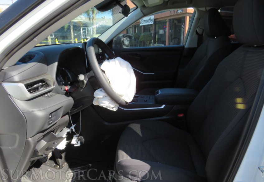2021 Toyota Highlander - Image 25