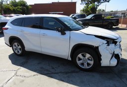 2021 Toyota Highlander - Image 2