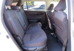 2021 Toyota Highlander - Image 28