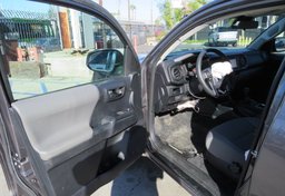 2018 Toyota Tacoma - Image 19