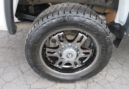 2017 GMC Sierra 2500HD - Image 27