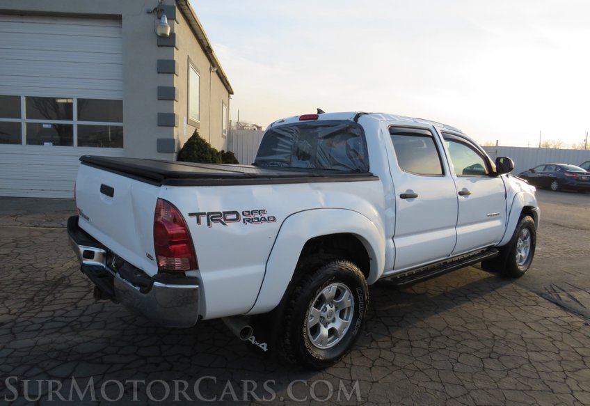 2015 Toyota Tacoma - Image 5