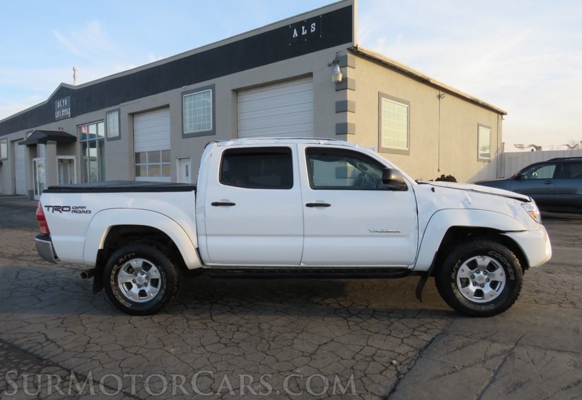 2015 Toyota Tacoma - Image 9