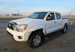 2015 Toyota Tacoma - Image 2