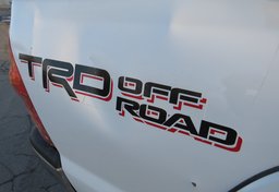 2015 Toyota Tacoma - Image 19