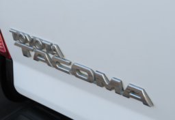 2015 Toyota Tacoma - Image 16