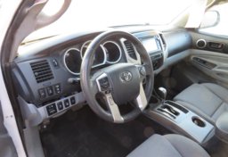 2015 Toyota Tacoma - Image 22