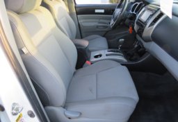 2015 Toyota Tacoma - Image 24