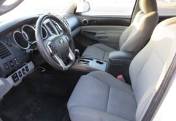 2015 Toyota Tacoma - Image 23