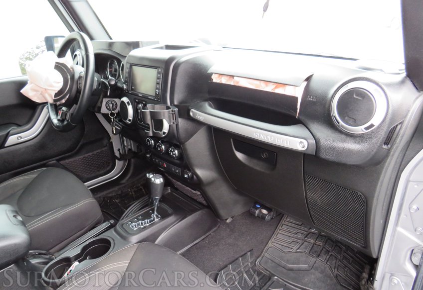 2015 Jeep Wrangler Unlimited - Image 32