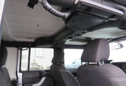 2015 Jeep Wrangler Unlimited - Image 36