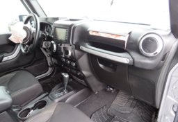 2015 Jeep Wrangler Unlimited - Image 32