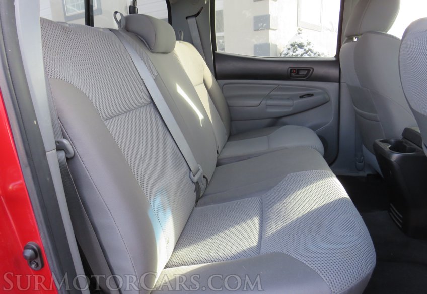 2015 Toyota Tacoma - Image 32