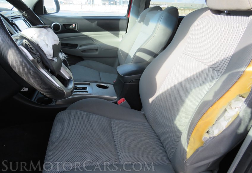 2015 Toyota Tacoma - Image 28