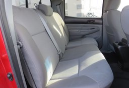 2015 Toyota Tacoma - Image 32