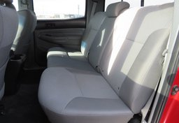 2015 Toyota Tacoma - Image 31