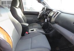 2015 Toyota Tacoma - Image 30