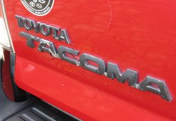 2015 Toyota Tacoma - Image 26