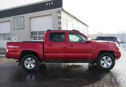 2015 Toyota Tacoma - Image 10