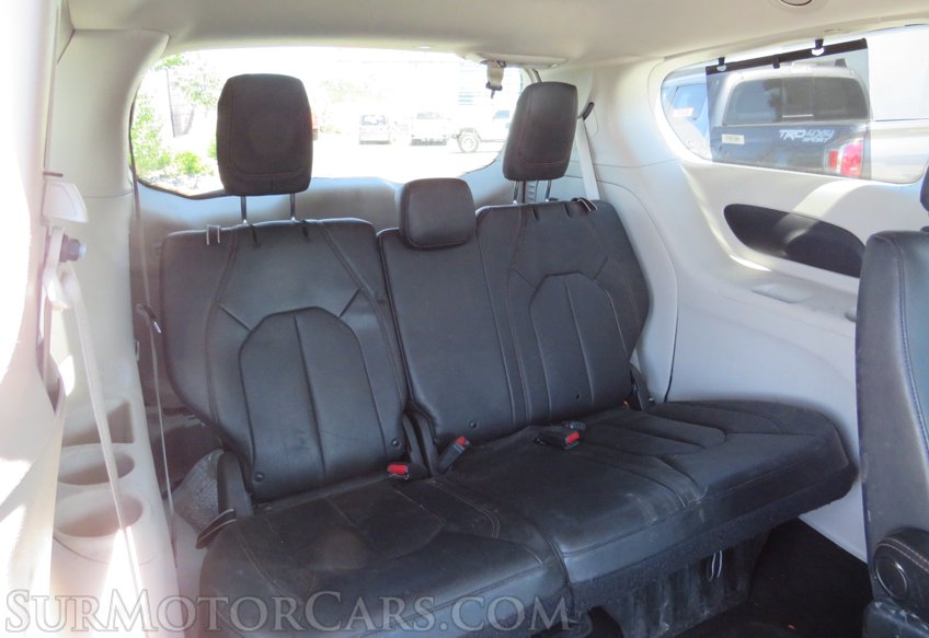 2020 Chrysler Pacifica - Image 32