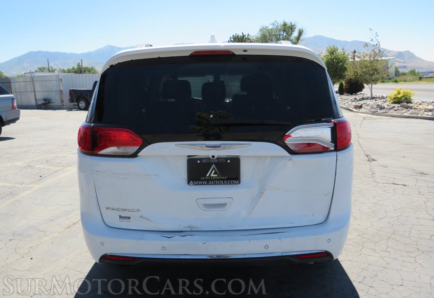 2020 Chrysler Pacifica - Image 12