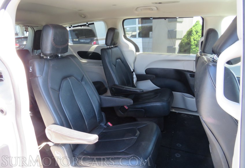 2020 Chrysler Pacifica - Image 30