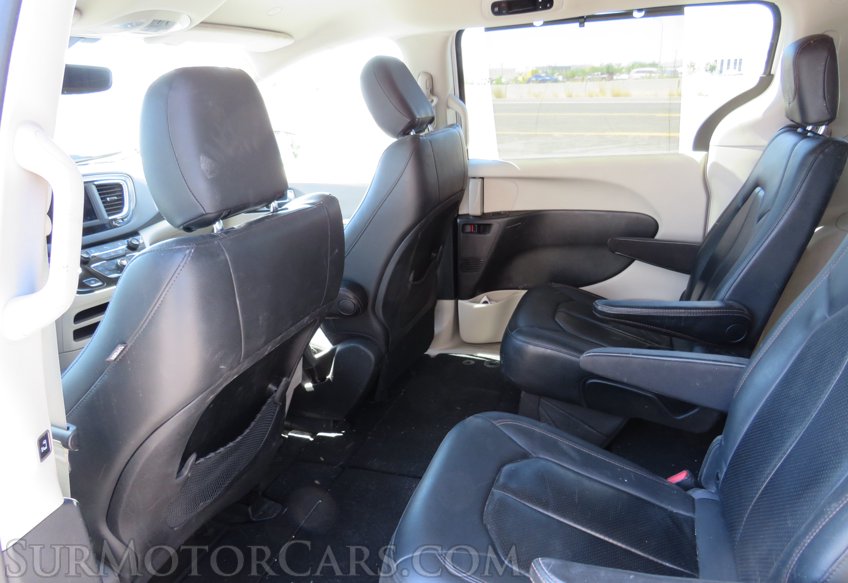 2020 Chrysler Pacifica - Image 29