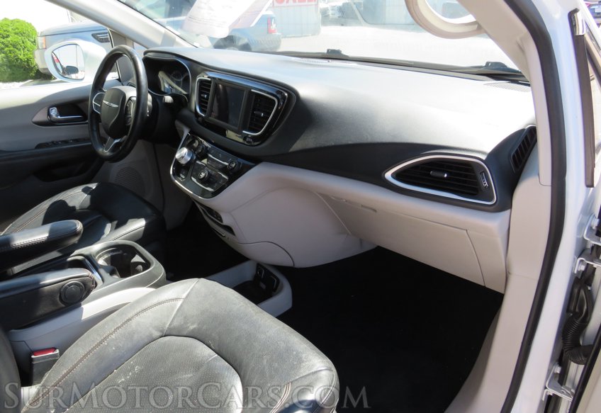 2020 Chrysler Pacifica - Image 23