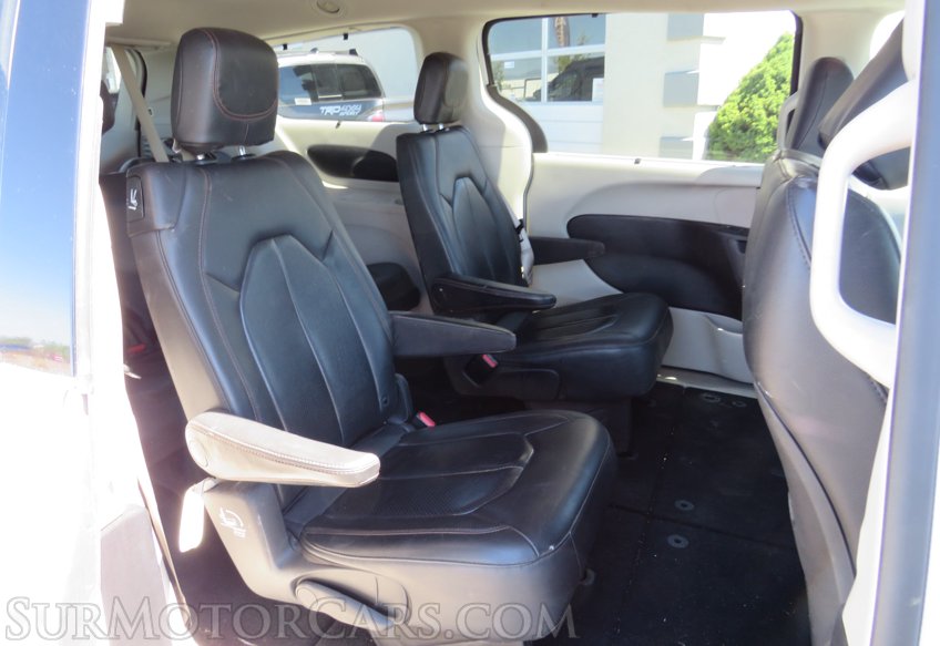 2020 Chrysler Pacifica - Image 28