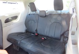 2020 Chrysler Pacifica - Image 31