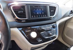 2020 Chrysler Pacifica - Image 38