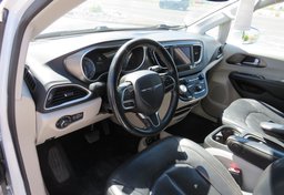 2020 Chrysler Pacifica - Image 22