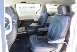 2020 Chrysler Pacifica - Image 27