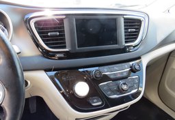 2020 Chrysler Pacifica - Image 39