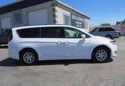 2020 Chrysler Pacifica - Image 9