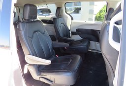 2020 Chrysler Pacifica - Image 28